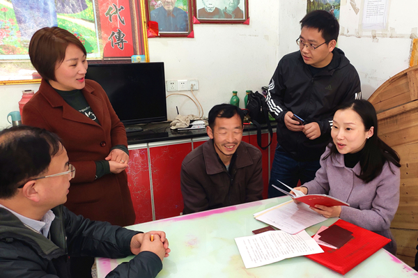 市统计局局长李晨婕带领市委会帮扶指导组赴弥陀镇田家村开展扶贫工作