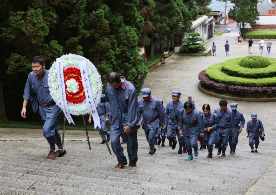 新一届广州市委会委员到井冈山进行中国特色社会主义教育活动