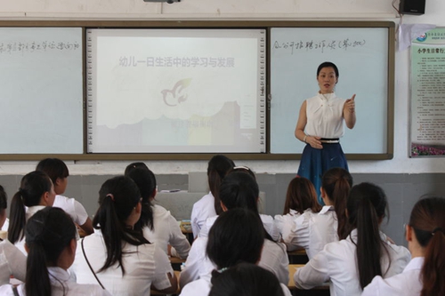 福州市马尾第二实验幼儿园教师王芳华,福州钱塘小学教师吴海珍参与了