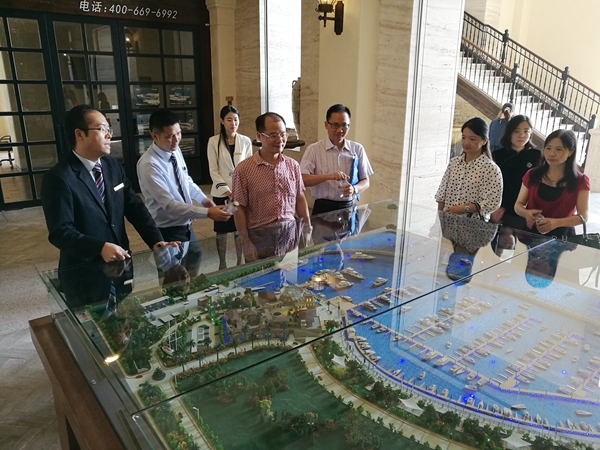 4调研组参观南沙游艇会展示中心,听取了南沙游艇活动发展情况介绍