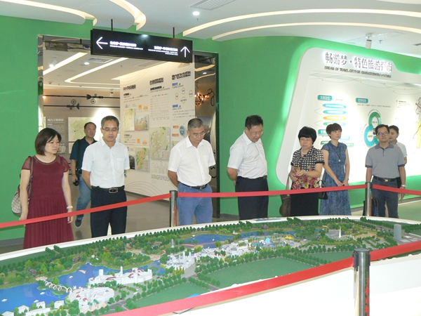 参观玉林市城市规划展示馆