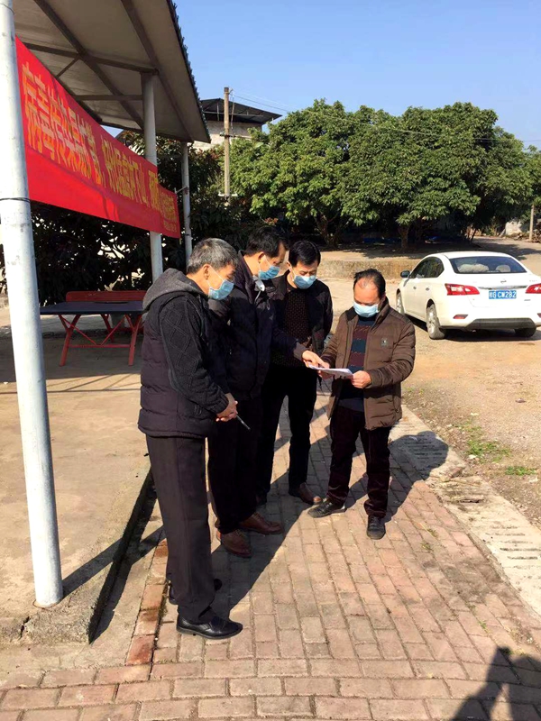 来宾华侨农场致公党党员到各社区开展宣传排查工作_副本.jpg