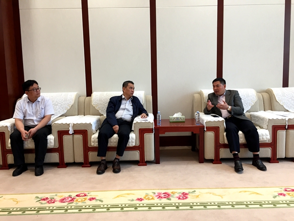 2020年4月29日上午，自治区人大常委、外事华侨委副主任，致公党广西区委副主委陈金国拜会了中共桂林市委统战部副部长 、市侨办主任程海超。_副本.jpg