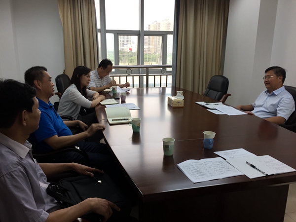5月20日,陈金国副主委与中共钦州市委常委、统战部部长李开创等座谈交流。_副本.jpg