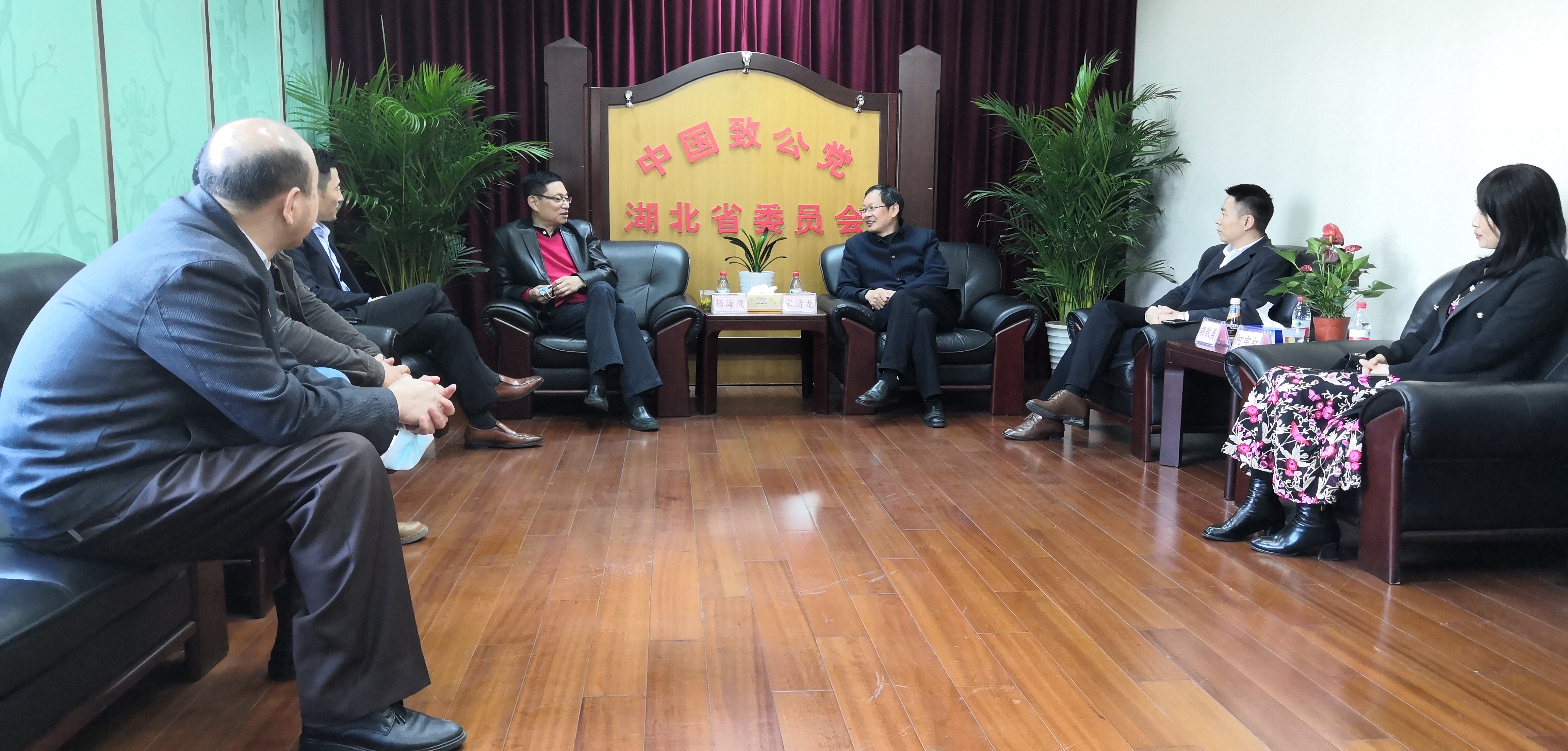 丹麦华侨杨海鹰一行走访省委会20210412之2.jpg 丹麦华侨杨海鹰一行走访省委会20210412之2.jpg