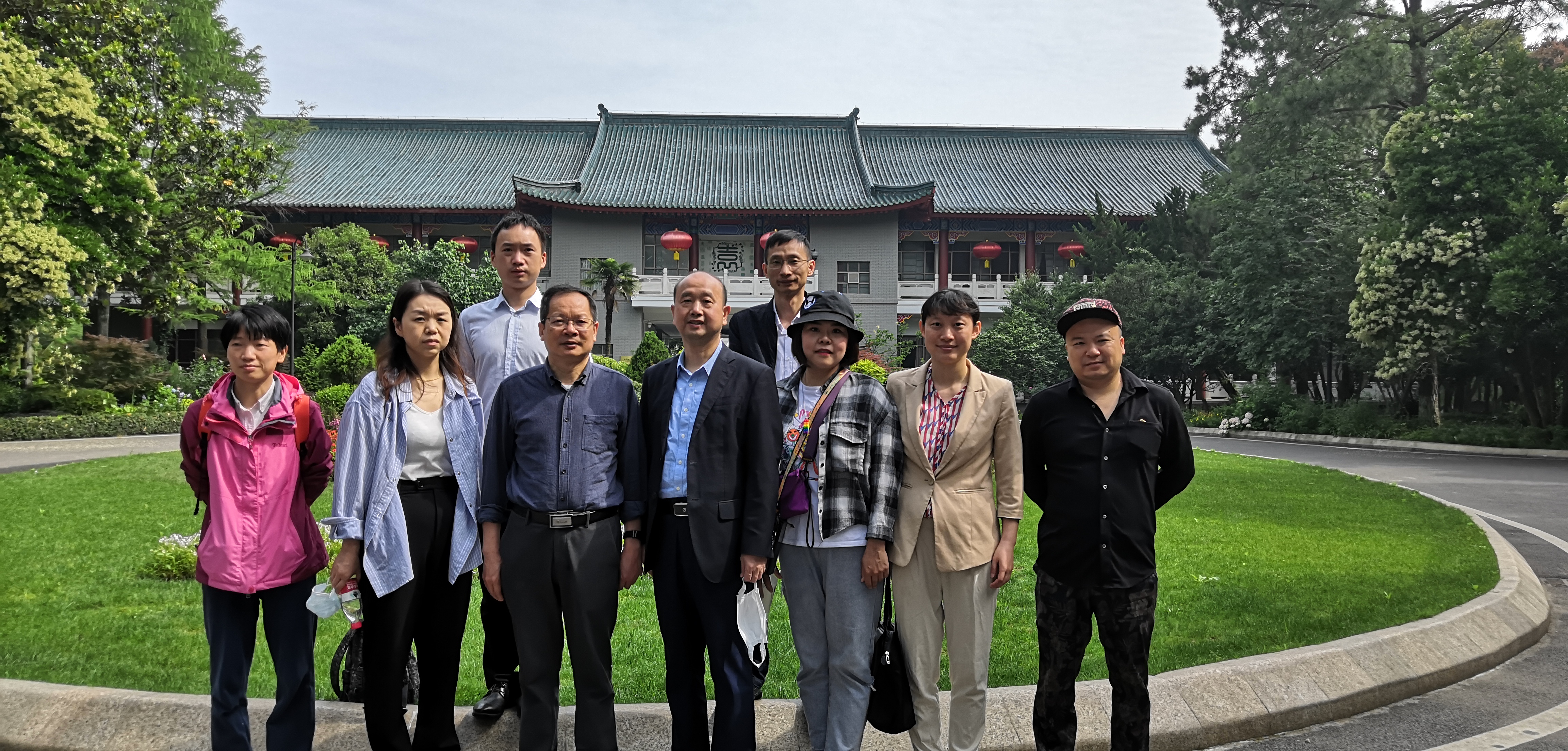 机关工会组织春游踏青活动20210521.jpg