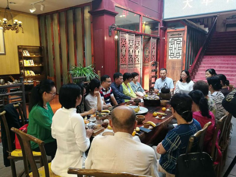 1537834994901343.jpg 2018-9-22迎中秋 庆国庆 海州支部召开新老党员座谈会1.jpg