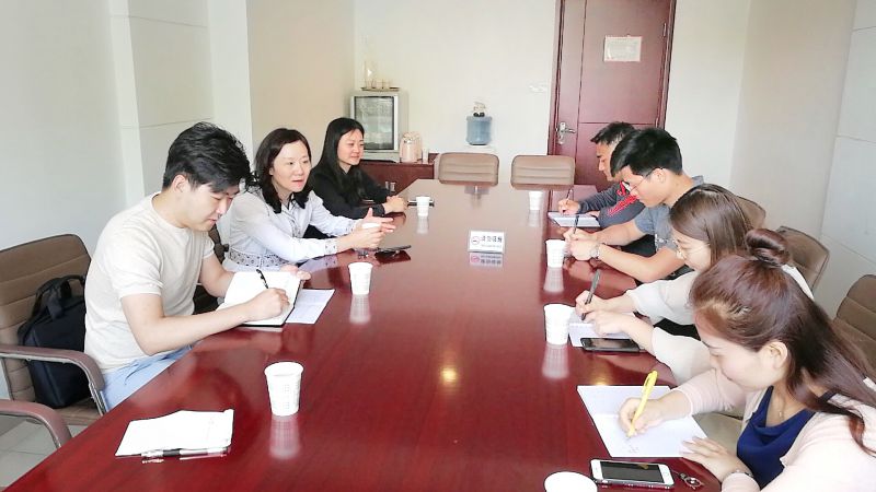 1565163875120445.jpg 无锡市政协副主席、致公党无锡市委主委高慧与机关工作人员看望在无锡社会主义学院培训的党员.jpg
