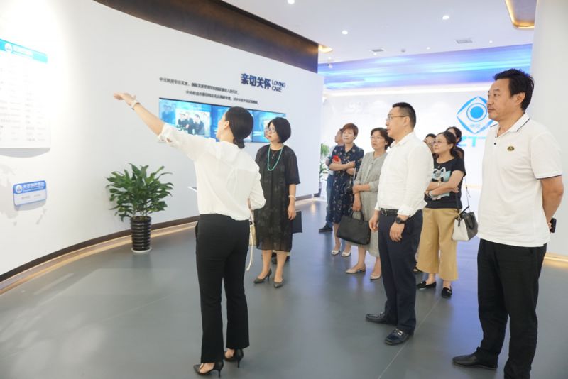 1569290299703526.jpg 考察中天科技集团.JPG